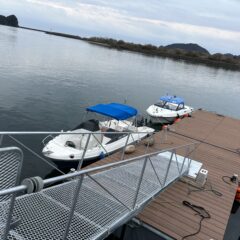 係留桟橋を入れ替え